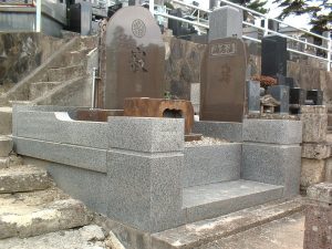自然石型墓石（仙台市内、善応寺）