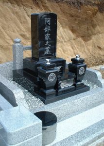 位牌型墓石（仙台市内、東泉寺）