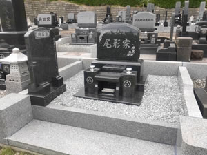 横型墓石（仙台市、東泉寺）
